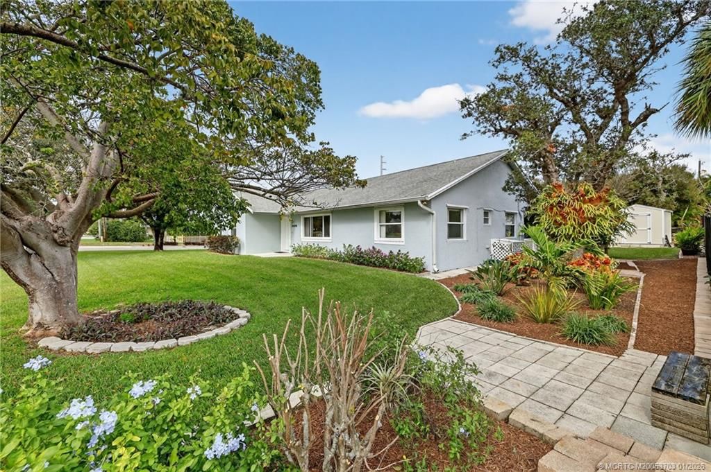 Photo of 9496 SE Park Street, Hobe Sound, FL 33455 (MLS # M20053703)