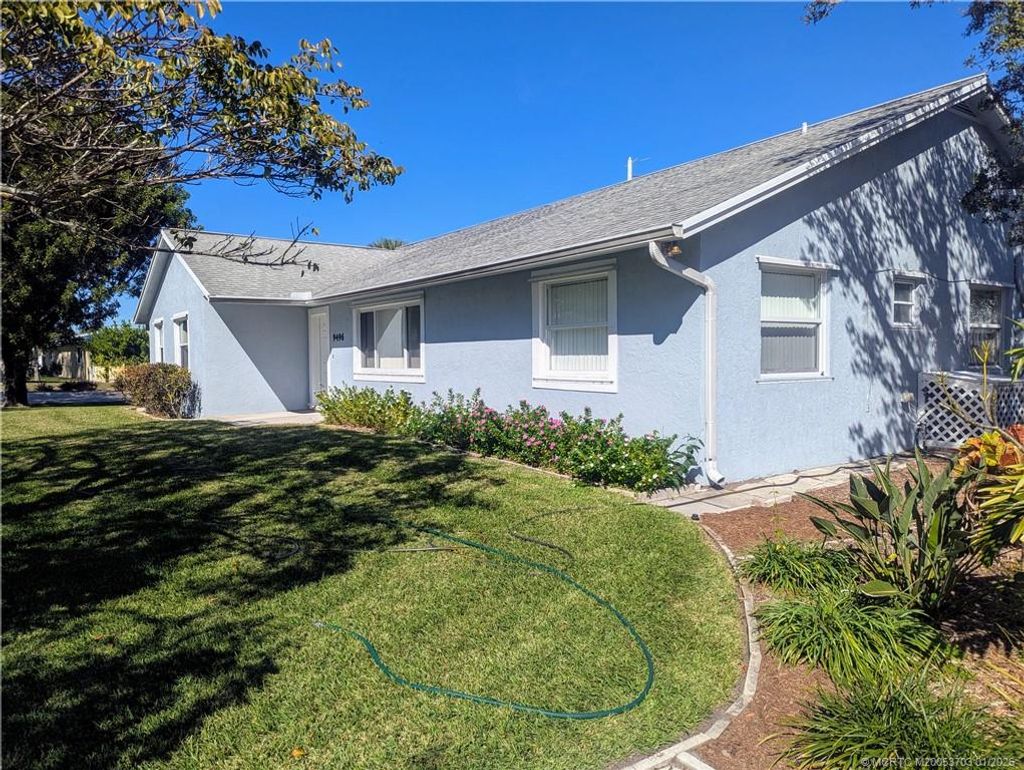 Photo of 9496 SE Park Street, Hobe Sound, FL 33455 (MLS # M20053703)