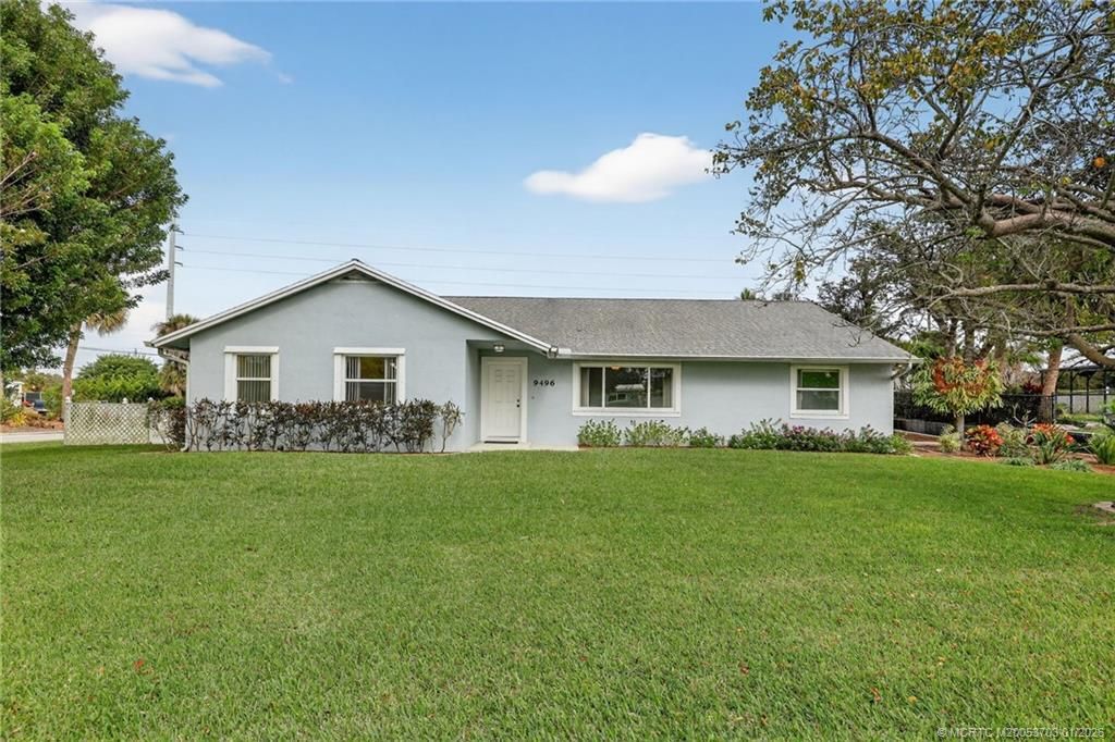 Photo of 9496 SE Park Street, Hobe Sound, FL 33455 (MLS # M20053703)