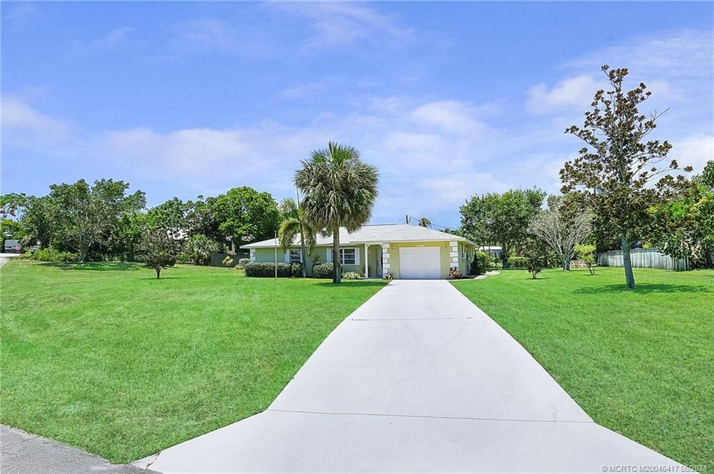 Photo of 12851 SE Circle Drive, Hobe Sound, FL 33455 (MLS # M20045417)