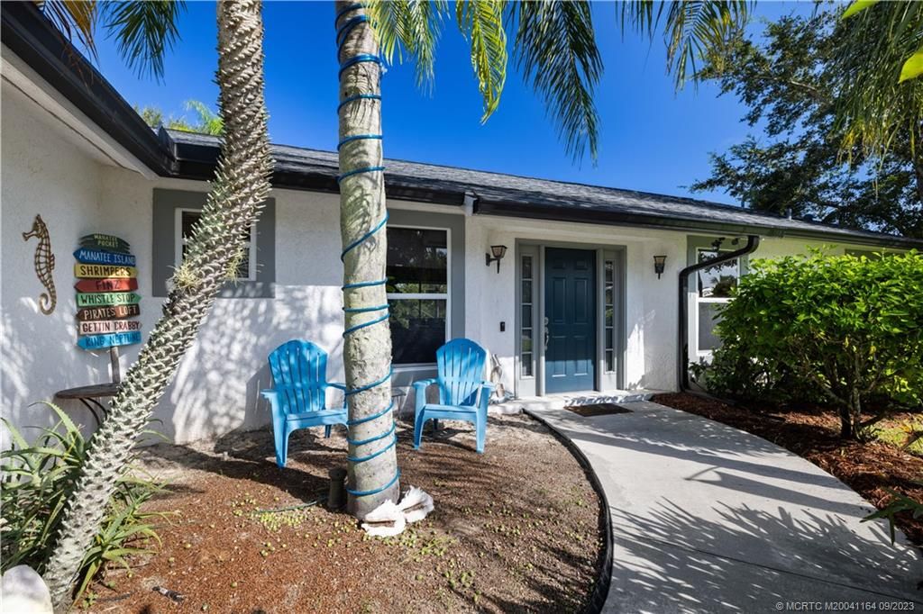 Photo of 5279 SE Horseshoe Point Road, Stuart, FL 34997 (MLS # M20041164)