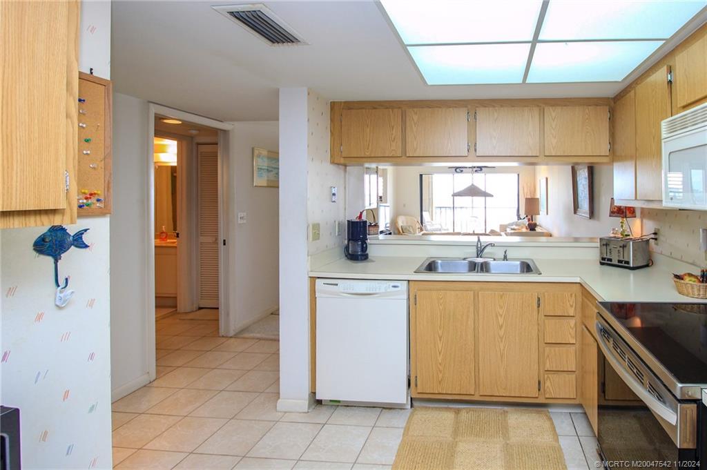 Stuart, Florida 34996, United States, 2 Bedrooms Bedrooms, ,2 BathroomsBathrooms,Residential,Active,33864