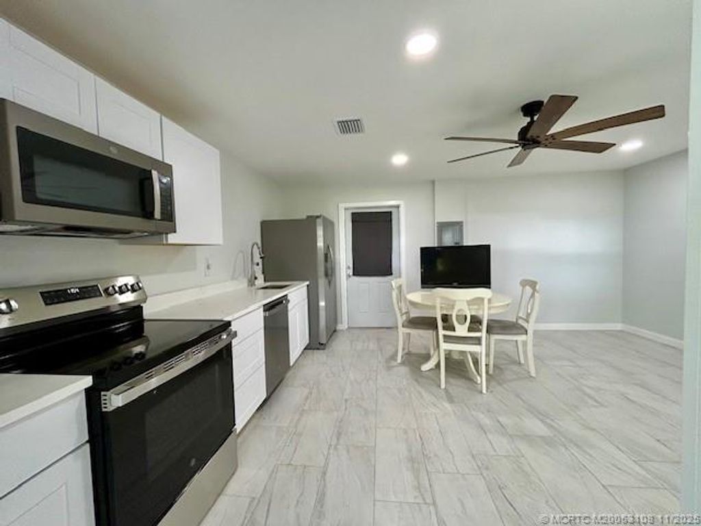 Photo of 813 SE 13th Street, Stuart, FL 34994 (MLS # M20053108)
