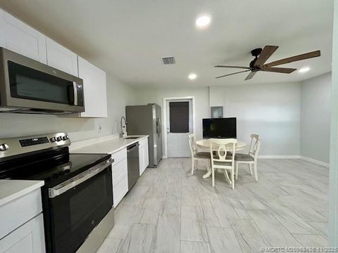 Photo of 813 SE 13th Street, Stuart, FL 34994 (MLS # M20053108)