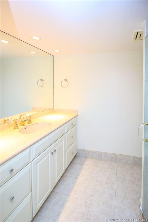 Stuart, Florida 34996, United States, 2 Bedrooms Bedrooms, ,2 BathroomsBathrooms,Residential,Active,143290