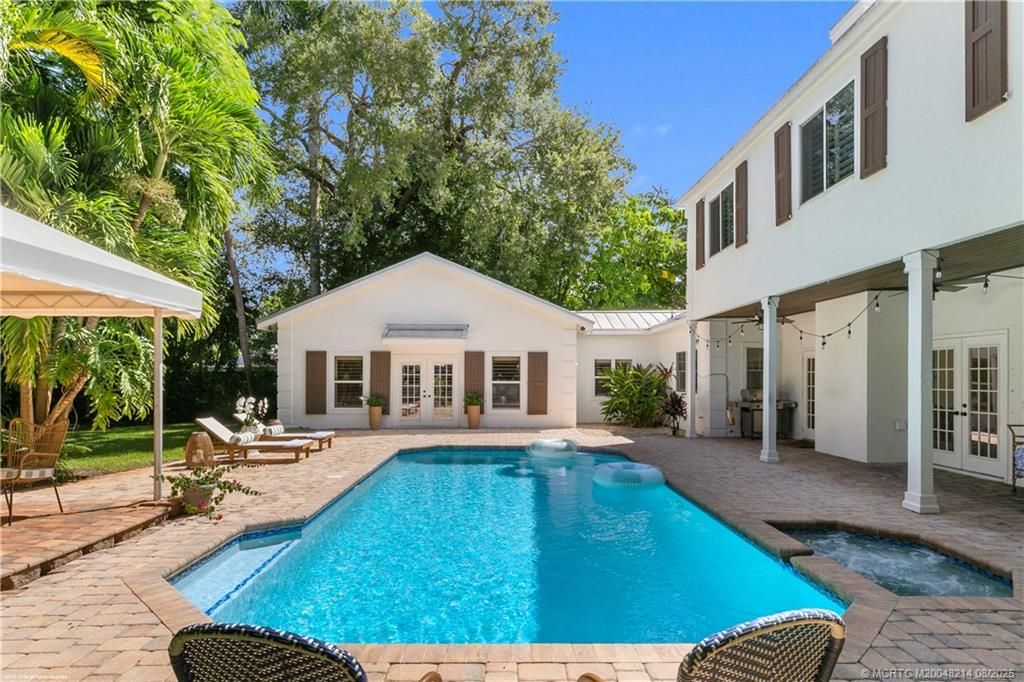 Photo of 16 Ridgeview Road N, Sewalls Point, FL 34996 (MLS # M20048214)