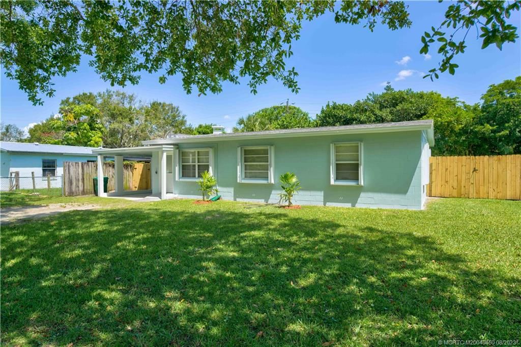 Photo of 2206 Elizabeth Avenue, Fort Pierce, FL 34982 (MLS # M20040460)