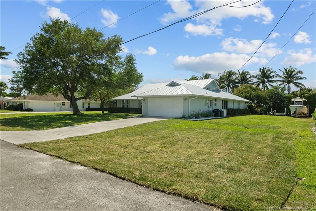 Photo of 4566 SE Windsor Court, Stuart, FL 34997 (MLS # M20043866)
