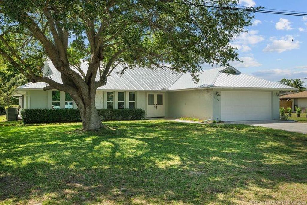Photo of 4566 SE Windsor Court, Stuart, FL 34997 (MLS # M20043866)