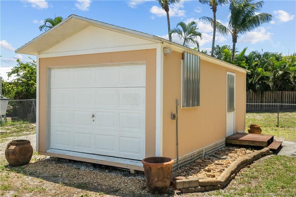 Photo of 718 SE Alamanda Circle, Stuart, FL 34996 (MLS # M20044777)