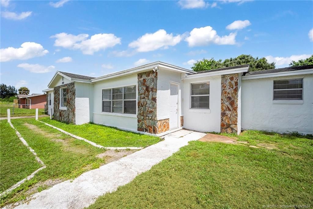 Photo of 2000 N 51st Street, Fort Pierce, FL 34947 (MLS # M20044303)