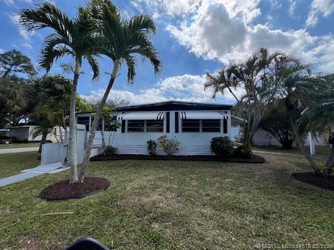 Photo of 2555 PGA Boulevard #67, Palm Beach Gardens, FL 33410 (MLS # M20054575)