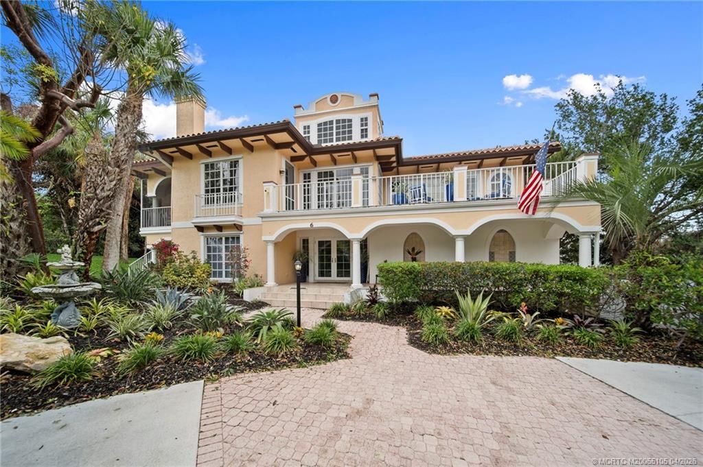 Photo of 6 Castle Hill Way, Stuart, FL 34996 (MLS # M20055105)