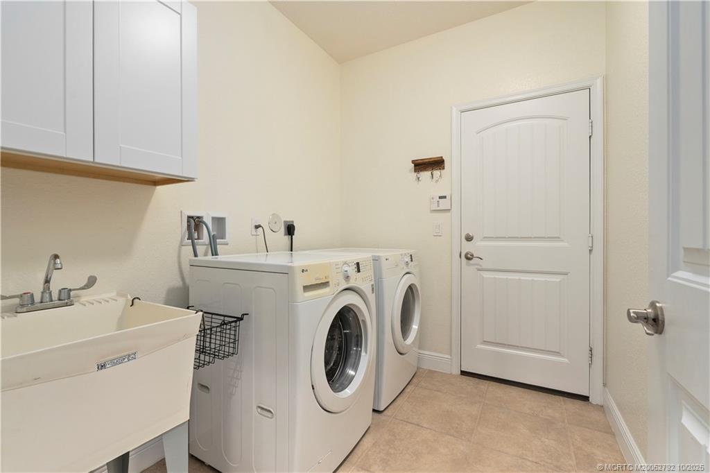 Stuart, Florida 34997, United States, 4 Bedrooms Bedrooms, ,3 BathroomsBathrooms,Residential,Active,233567