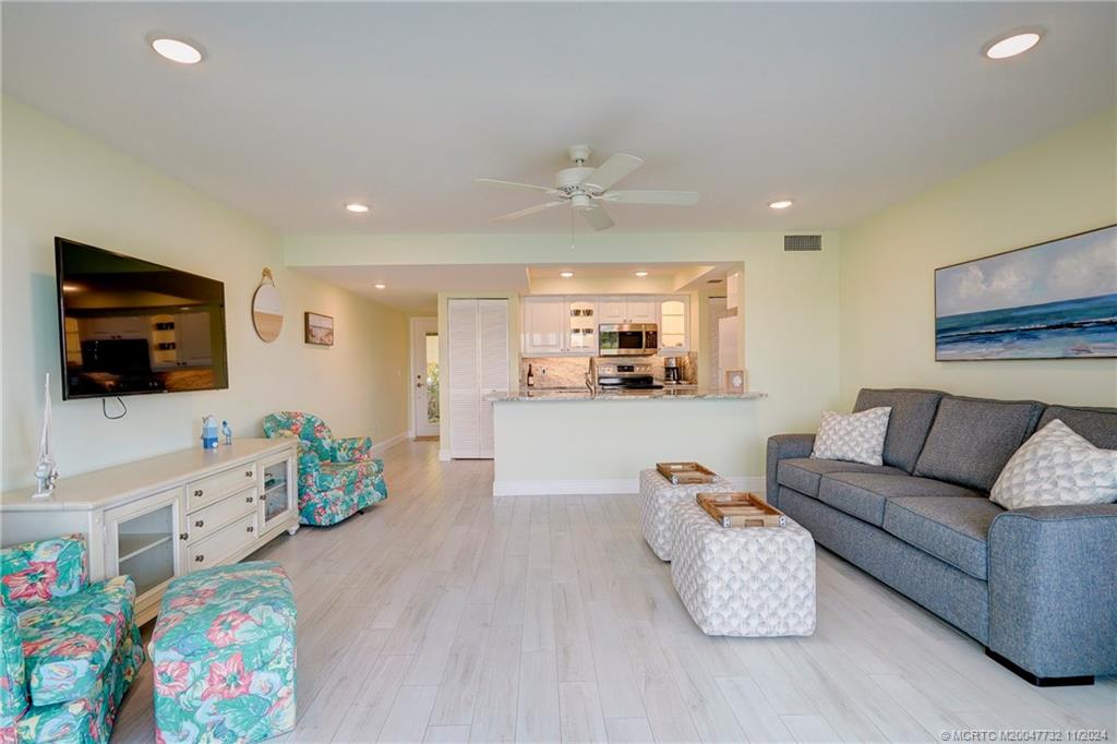 Stuart, Florida 34996, United States, 1 Bedroom Bedrooms, ,1 BathroomBathrooms,Residential,Pending,31494