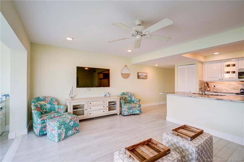 Stuart, Florida 34996, United States, 1 Bedroom Bedrooms, ,1 BathroomBathrooms,Residential,Pending,31494