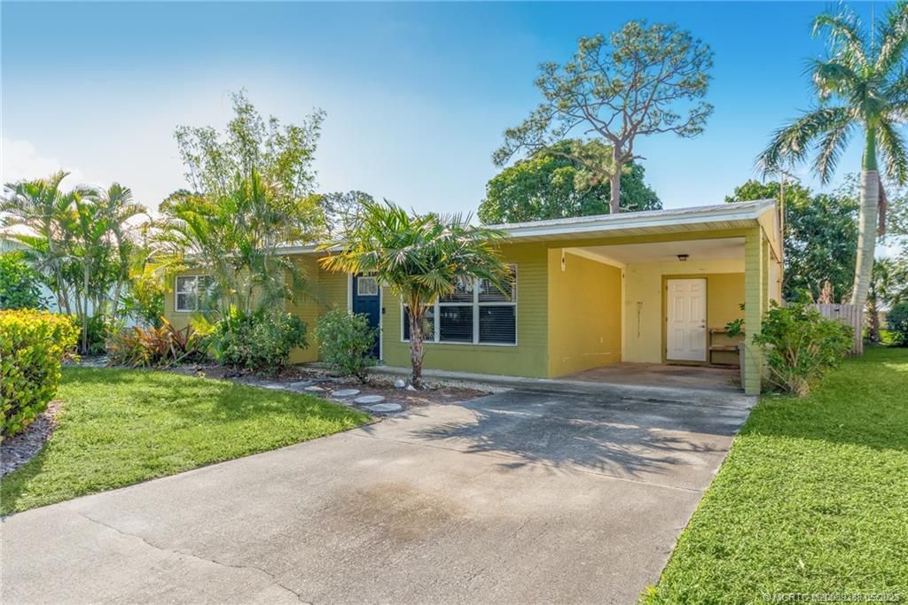 Photo of 3156 SE Mimosa Street, Stuart, FL 34997 (MLS # M20039238)