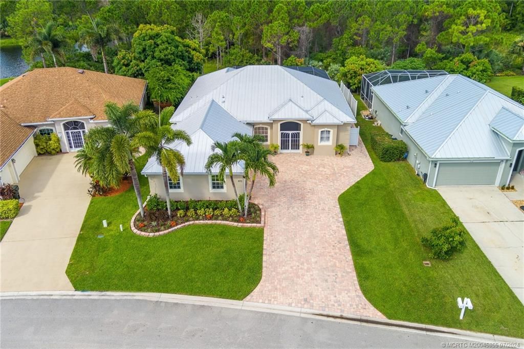 Photo of 472 NW Sunflower Place, Jensen Beach, FL 34957 (MLS # M20045855)