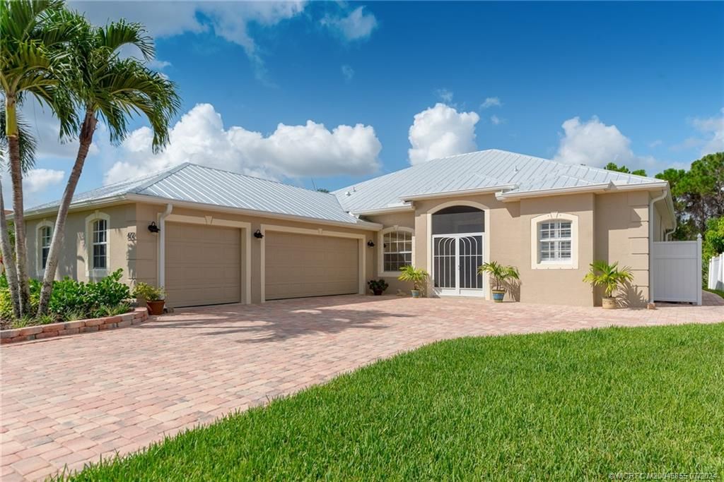 Photo of 472 NW Sunflower Place, Jensen Beach, FL 34957 (MLS # M20045855)