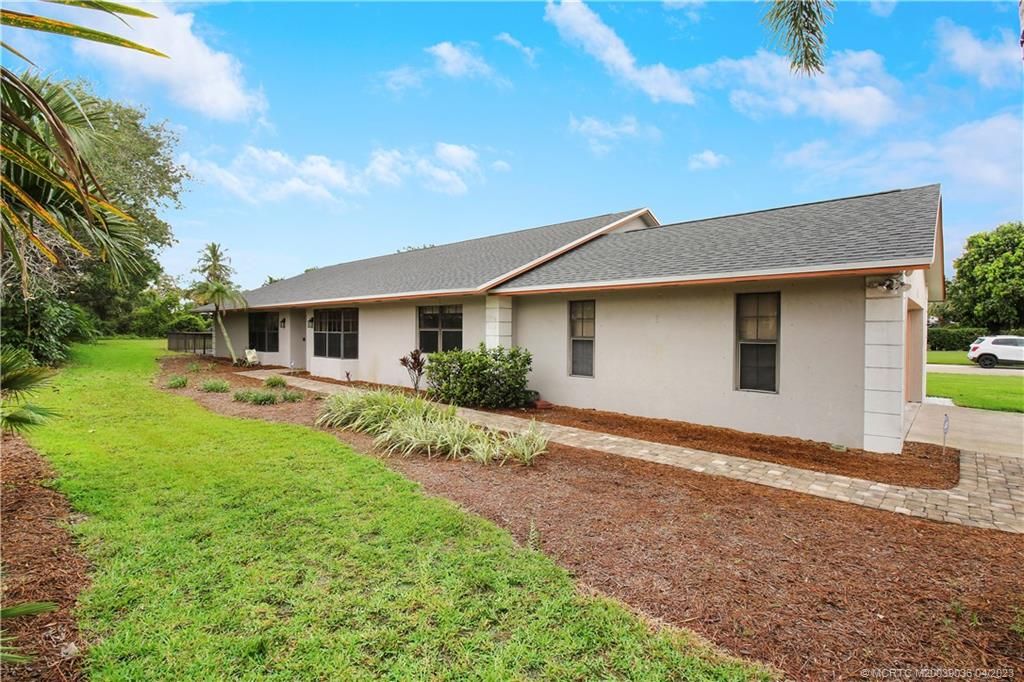 Photo of 4400 SE Kubin Avenue, Stuart, FL 34997 (MLS # M20039036)