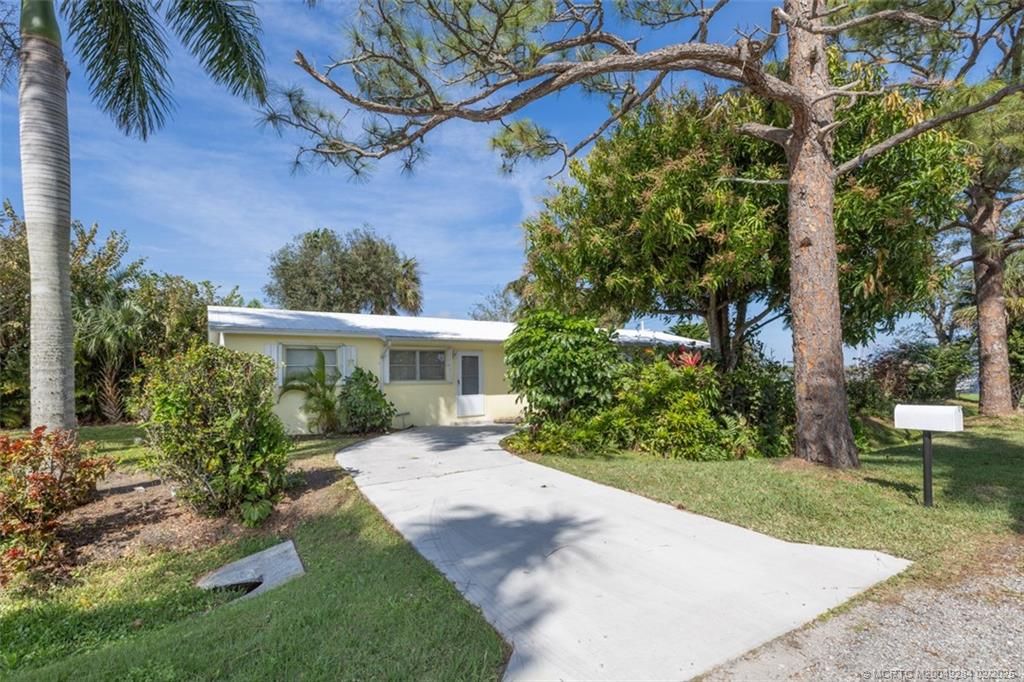 Photo of 3400 SW Noble Avenue, Palm City, FL 34990 (MLS # M20049284)