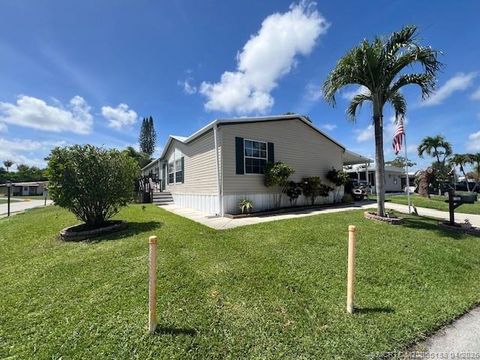 Photo of 6155 N Ironwood Lane, Lantana, FL 33462 (MLS # M20055188)