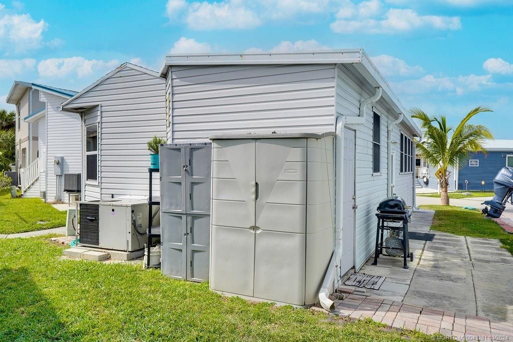 Photo of 336 Nettles Boulevard, Jensen Beach, FL 34957 (MLS # M20043281)