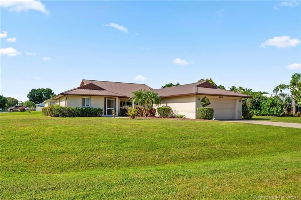 Photo of 2406 NW Cove View, Stuart, FL 34994 (MLS # M20044181)