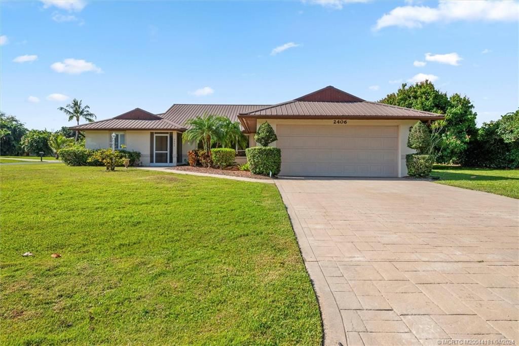 Photo of 2406 NW Cove View, Stuart, FL 34994 (MLS # M20044181)