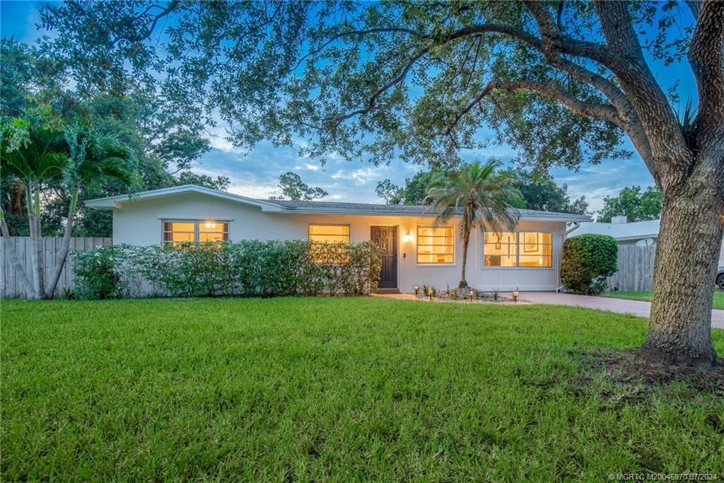 Photo of 1717 SW Buckskin Trail, Stuart, FL 34997 (MLS # M20045970)