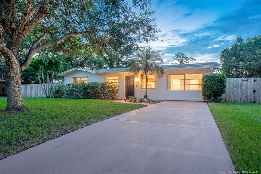 Photo of 1717 SW Buckskin Trail, Stuart, FL 34997 (MLS # M20045970)