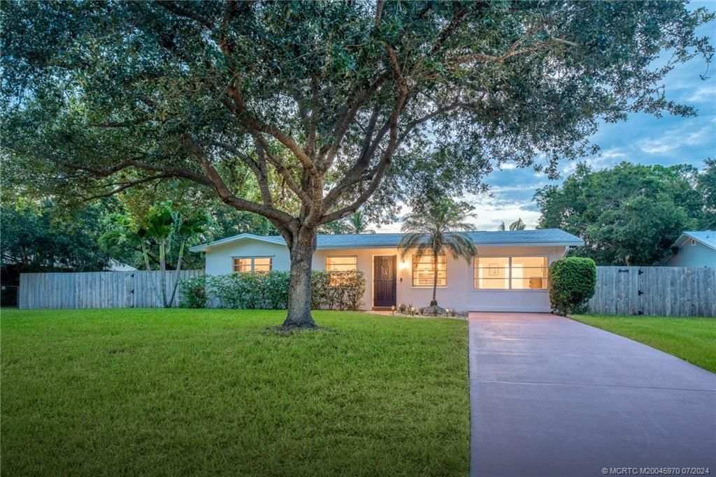 Photo of 1717 SW Buckskin Trail, Stuart, FL 34997 (MLS # M20045970)