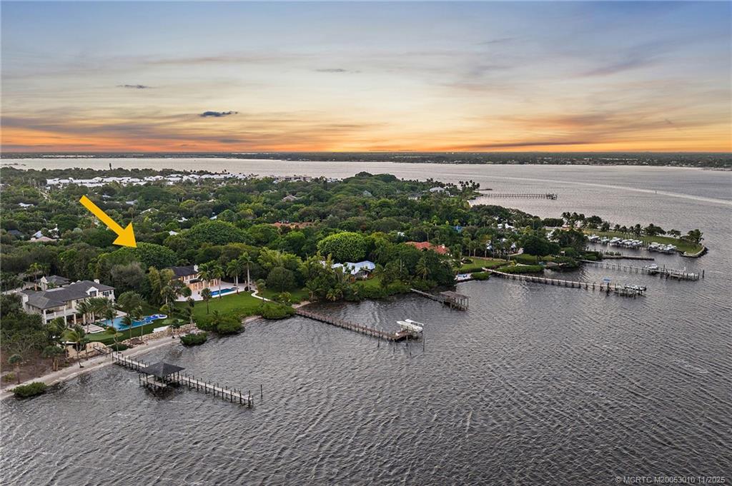 301 SE Harbor Point Drive