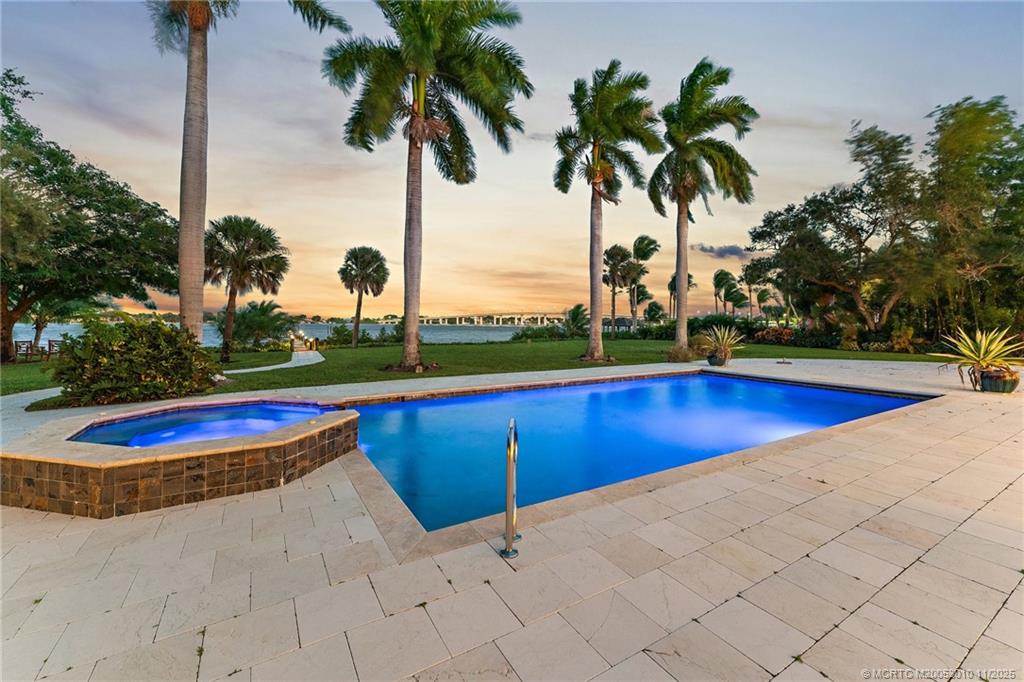 301 SE Harbor Point Drive