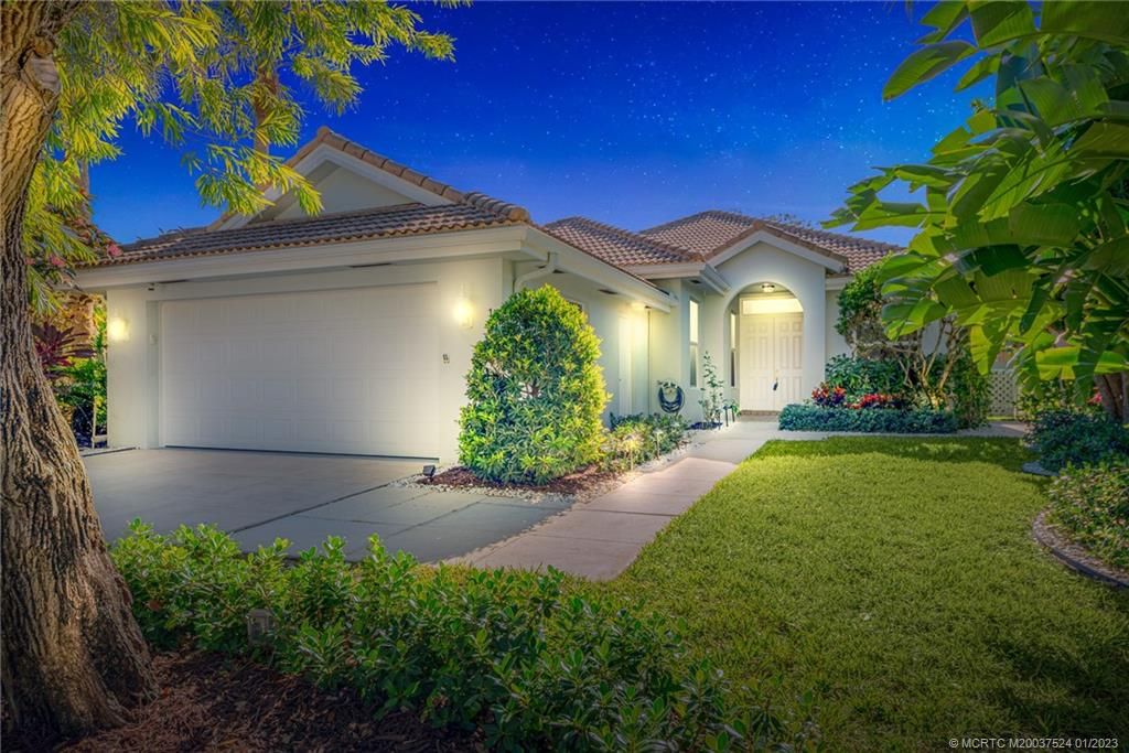 Photo of 137 E Hampton Way, Jupiter, FL 33458 (MLS # M20037524)