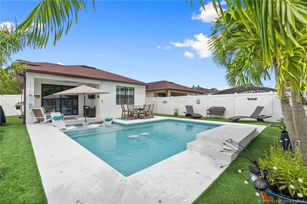 Photo of 260 SE Via Visconti, Port Saint Lucie, FL 34952 (MLS # M20053908)