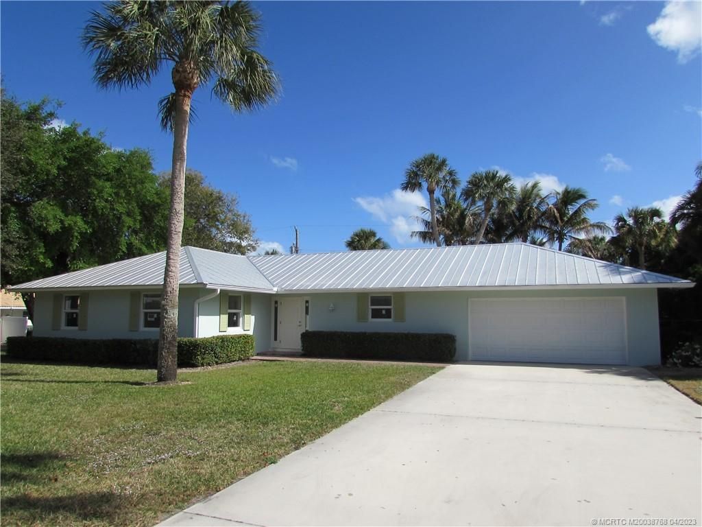 Photo of 15 N Via Lucindia Drive N, Stuart, FL 34996 (MLS # M20038768)