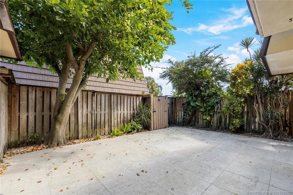 Photo of 1421 14th Court, Palm Beach Gardens, FL 33410 (MLS # M20041608)