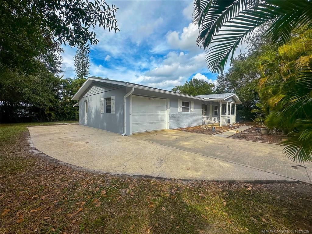 Photo of 1739 SE Madison Street, Stuart, FL 34997 (MLS # M20053531)