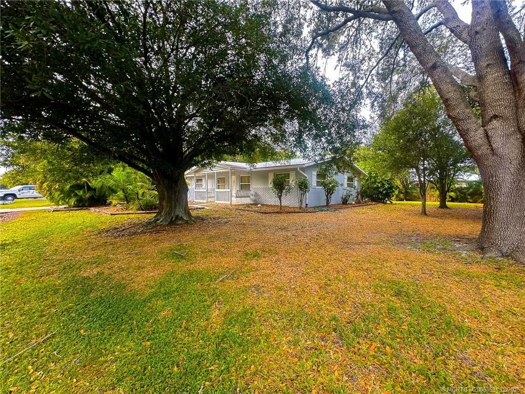 Photo of 1739 SE Madison Street, Stuart, FL 34997 (MLS # M20053531)