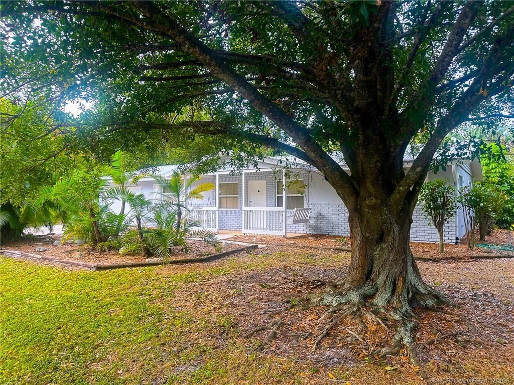 Photo of 1739 SE Madison Street, Stuart, FL 34997 (MLS # M20053531)