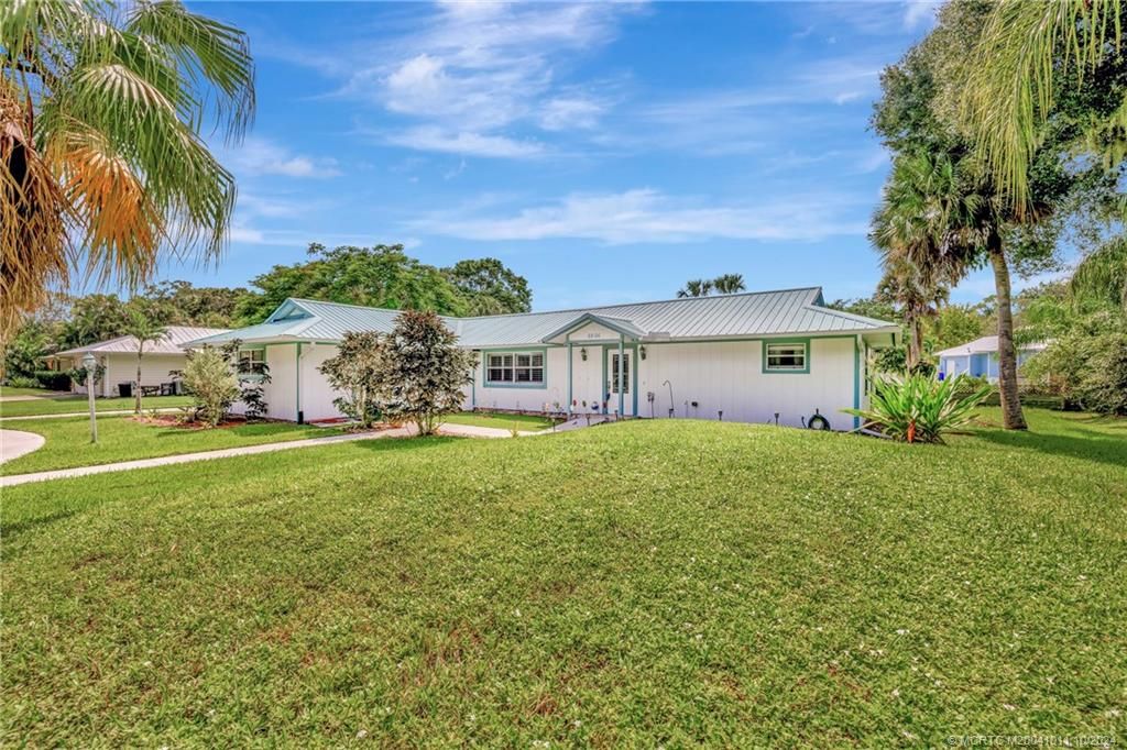 Photo of 6806 SW Chase Court, Stuart, FL 34997 (MLS # M20041011)