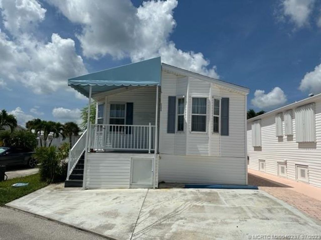 Photo of 646 Nettles Boulevard, Jensen Beach, FL 34957 (MLS # M20040237)