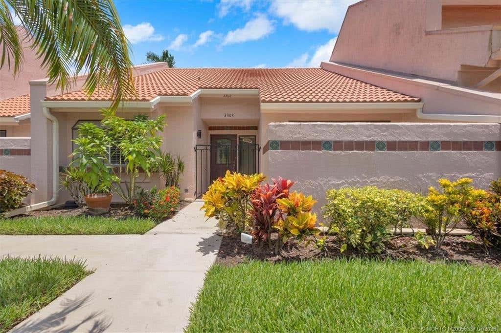 Photo of 3303 SE Sandpiper Circle, Port Saint Lucie, FL 34952 (MLS # M20056337)