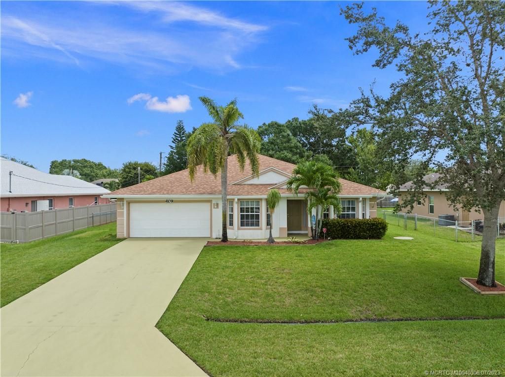 Photo of 4109 SW Darien Street, Port Saint Lucie, FL 34953 (MLS # M20040306)