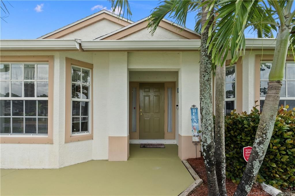 Photo of 4109 SW Darien Street, Port Saint Lucie, FL 34953 (MLS # M20040306)