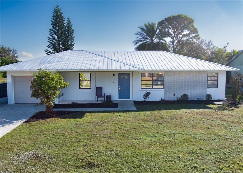 Photo of 1425 SE Morrow Street, Port Saint Lucie, FL 34983 (MLS # M20053376)