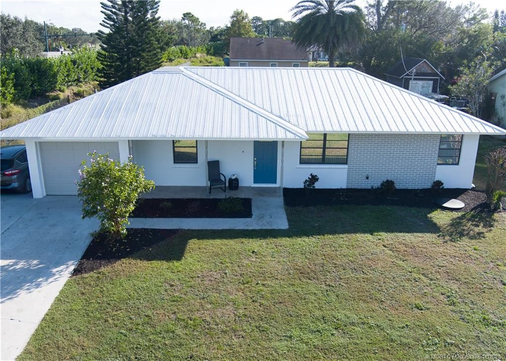 Photo of 1425 SE Morrow Street, Port Saint Lucie, FL 34983 (MLS # M20053376)