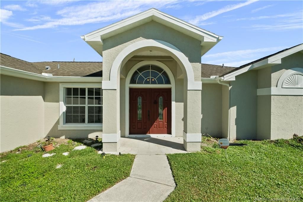 Photo of 463 SW Dalton Circle, Port Saint Lucie, FL 34953 (MLS # M20041082)