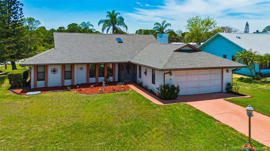 Photo of 992 SE Thornhill Drive, Port Saint Lucie, FL 34983 (MLS # M20055141)